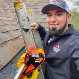 Lock Jaw Ladder Grip_Texas Family Roofing